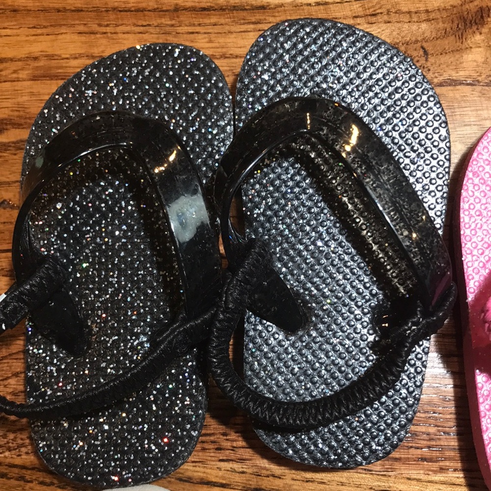Toddler flip flops/sandal bundle🖤 - Picture 3 of 6